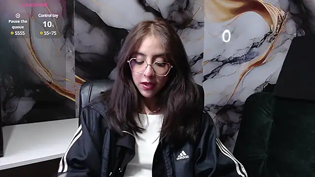 Snapshot of ling_ling24 chatting on March 21, 3:33 am ling ling24 online show from March 21, 3:33 am