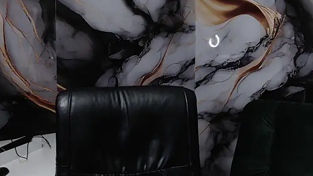 Snapshot of ling_ling24 chatting on March 21, 7:11 am ling ling24 online show from March 21, 7:11 am