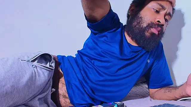 KaelMoreau online show from April 15, 12:32 pm