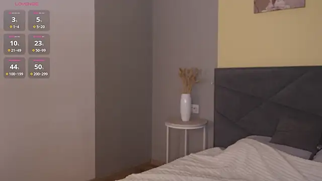 Victoria Thomsons1 online show from February 20, 2:52 pm