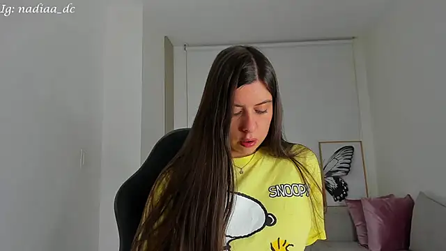 Nadiaa  online show from February 1, 4:24 am