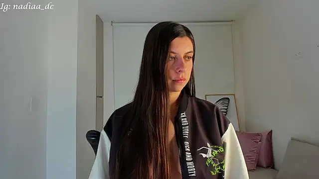 Nadiaa  online show from January 22, 4:02 am