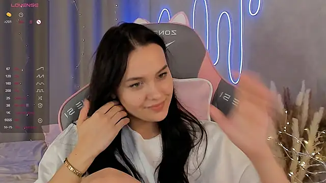 Snapshot of _Sweetie_ chatting on February 18, 1:44 pm Sweetie online show from February 18, 1:44 pm