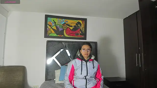 Vahiolet smith online show from October 17, 3:10 am