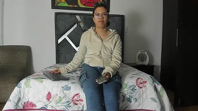 Snapshot of Vahiolet_smith chatting on October 30, 2:54 am Vahiolet smith online show from October 30, 2:54 am