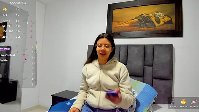 Snapshot of Vahiolet_smith chatting on June 19, 3:23 am Vahiolet smith online show from June 19, 3:23 am