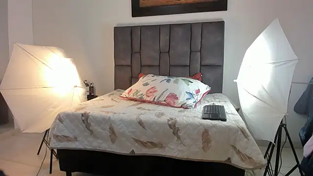 Vahiolet smith online show from March 10, 3:10 am