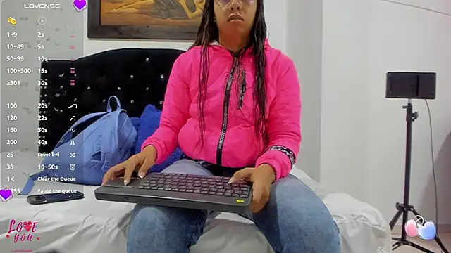 Snapshot of Vahiolet_smith chatting on December 4, 3:27 am Vahiolet smith online show from December 4, 3:27 am