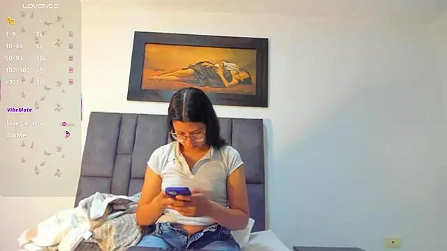 Snapshot of Vahiolet_smith chatting on June 26, 3:23 am Vahiolet smith online show from June 26, 3:23 am