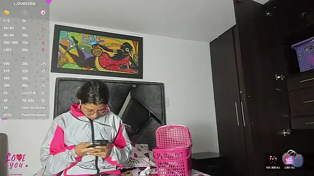 Snapshot of Vahiolet_smith chatting on November 5, 3:31 am Vahiolet smith online show from November 5, 3:31 am