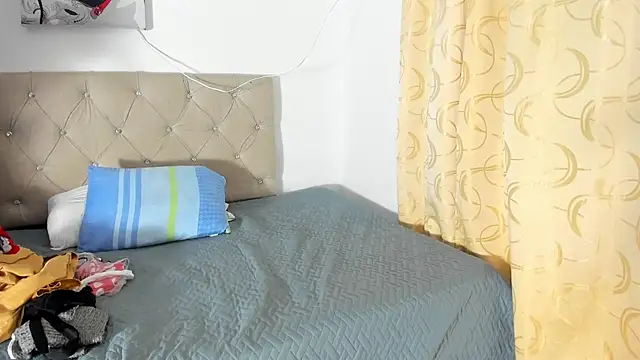 Snapshot of Vahiolet_smith chatting on September 30, 3:01 am Vahiolet smith online show from September 30, 3:01 am