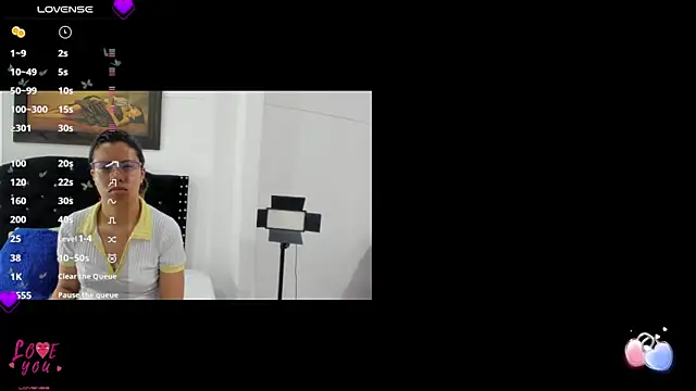 Snapshot of Vahiolet_smith chatting on November 27, 1:39 am Vahiolet smith online show from November 27, 1:39 am