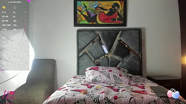 Snapshot of Vahiolet_smith chatting on November 4, 3:21 am Vahiolet smith online show from November 4, 3:21 am