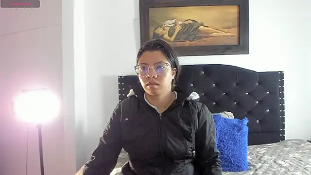 Snapshot of Vahiolet_smith chatting on November 28, 2:45 am Vahiolet smith online show from November 28, 2:45 am