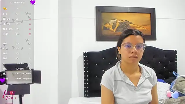 Vahiolet smith online show from December 19, 3:32 am