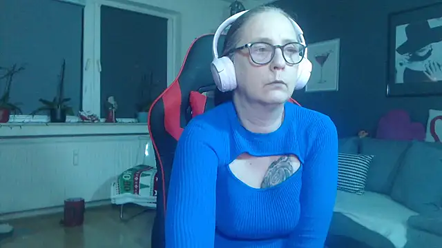 EiskalterEngel74 online show from December 8, 7:11 pm