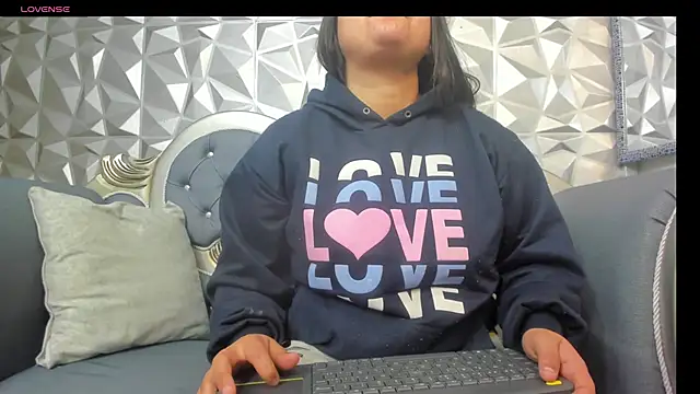 KataleyaStiward online show from January 25, 1:30 pm