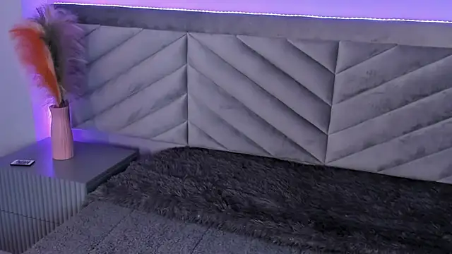 Ary thompson   online show from December 4, 8:12 pm