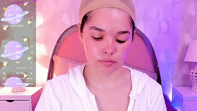 Snapshot of angeline_teen chatting on June 10, 12:17 pm angeline teen online show from June 10, 12:17 pm