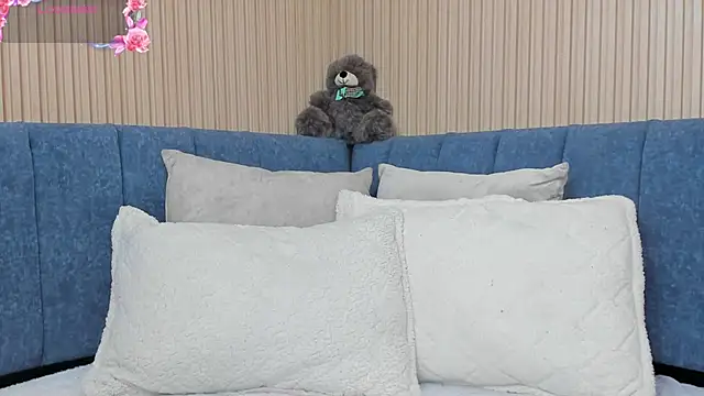 Snapshot of angeline_teen chatting on September 26, 12:12 pm angeline teen online show from September 26, 12:12 pm