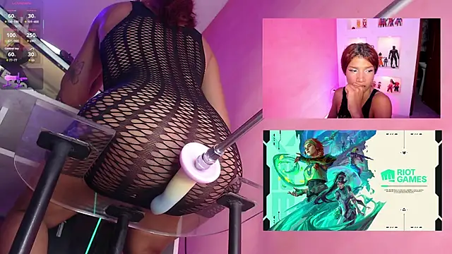 Snapshot of SofiRey_ chatting on May 26, 1:42 pm SofiRey online show from May 26, 1:42 pm
