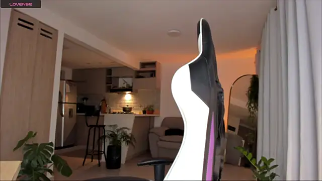  Miss Anna  online show from April 2, 7:15 am