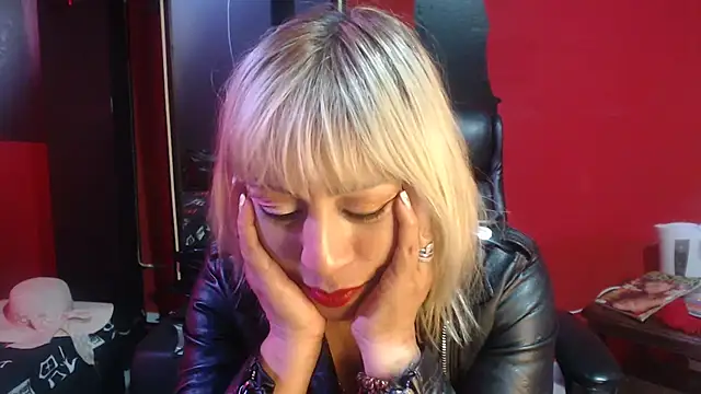 Snapshot of KLOE_PIELL chatting on October 29, 9:58 pm KLOE PIELL online show from October 29, 9:58 pm