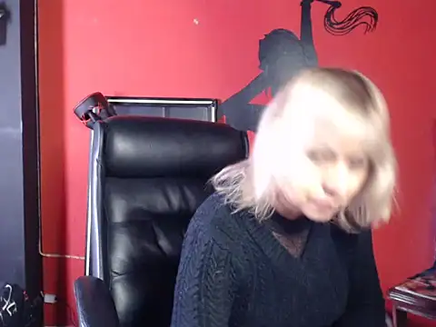 KLOE PIELL online show from April 25, 3:53 pm