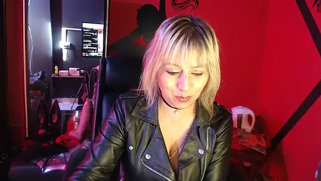 Snapshot of KLOE_PIELL chatting on November 10, 9:09 pm KLOE PIELL online show from November 10, 9:09 pm