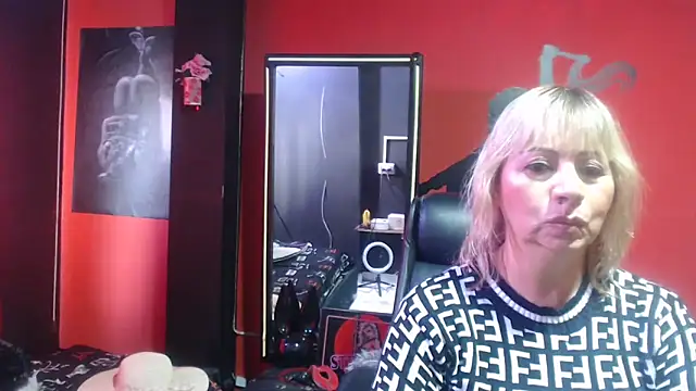 Snapshot of KLOE_PIELL chatting on November 25, 9:26 pm KLOE PIELL online show from November 25, 9:26 pm