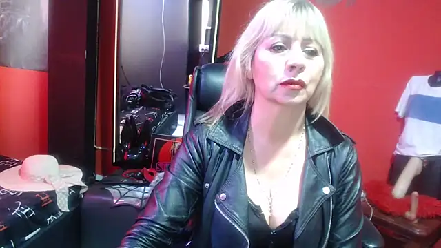 Snapshot of KLOE_PIELL chatting on November 18, 10:02 pm KLOE PIELL online show from November 18, 10:02 pm