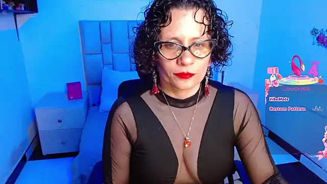 Snapshot of Daneshka_naughty chatting on October 2, 12:47 am Daneshka naughty online show from October 2, 12:47 am