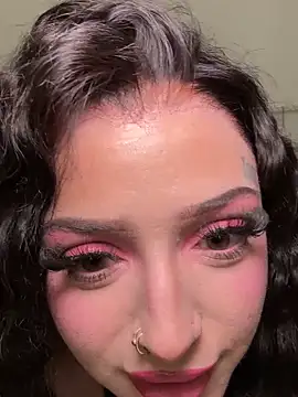 exoticmisfitt online show from February 12, 4:23 am