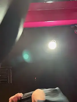 exoticmisfitt online show from February 14, 7:30 am