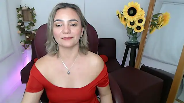 Snapshot of Ghada_milf chatting on July 8, 10:10 pm Ghada milf online show from July 8, 10:10 pm