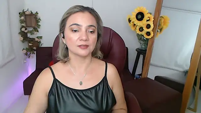 Snapshot of Ghada_milf chatting on June 14, 12:07 am Ghada milf online show from June 14, 12:07 am