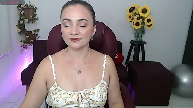 Ghada milf online show from April 13, 10:36 pm
