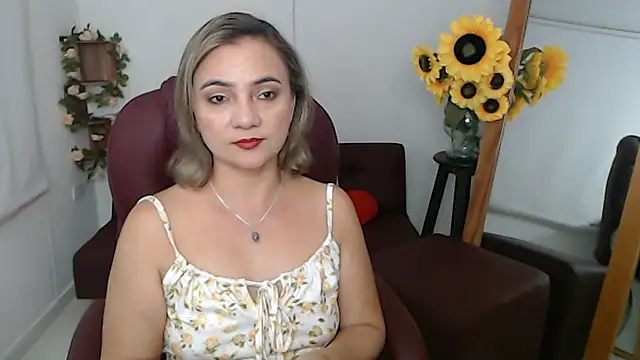 Snapshot of Ghada_milf chatting on June 22, 11:02 pm Ghada milf online show from June 22, 11:02 pm