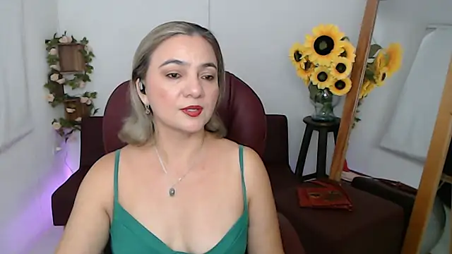 Snapshot of Ghada_milf chatting on June 2, 11:49 pm Ghada milf online show from June 2, 11:49 pm