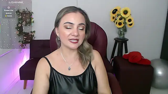 Ghada milf online show from April 17, 8:00 pm