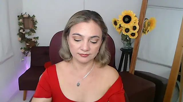 Snapshot of Ghada_milf chatting on June 19, 11:42 pm Ghada milf online show from June 19, 11:42 pm