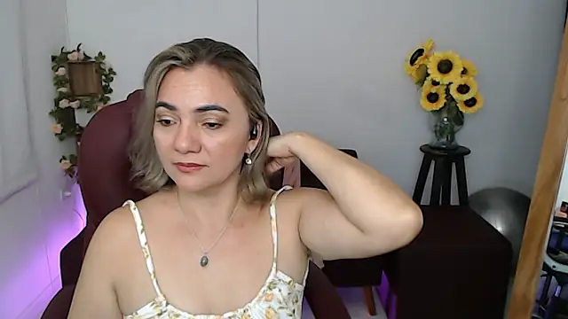 Ghada milf online show from May 15, 11:36 pm