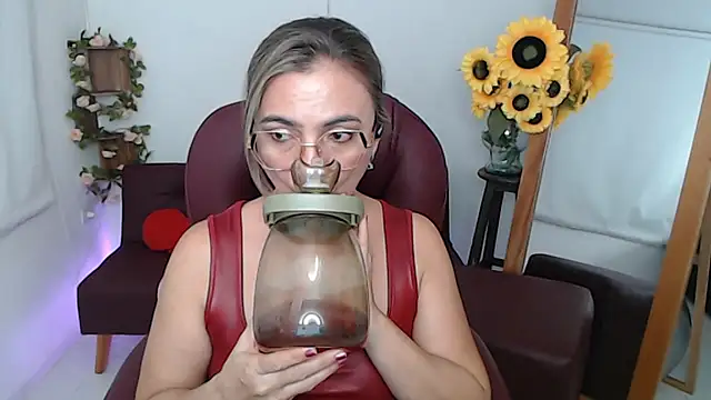 Snapshot of Ghada_milf chatting on June 11, 12:32 am Ghada milf online show from June 11, 12:32 am