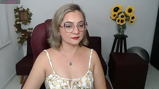 Ghada milf online show from May 3, 11:30 pm