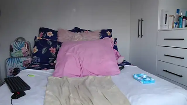 Amberbela online show from January 17, 4:10 pm