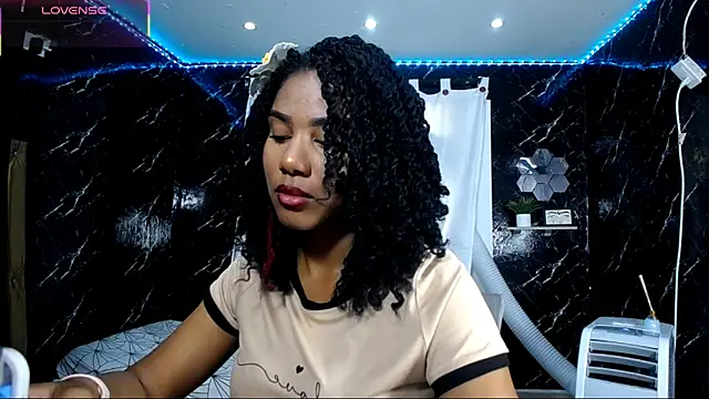 Snapshot of Hillary_queen chatting on September 13, 12:38 pm Hillary queen online show from September 13, 12:38 pm