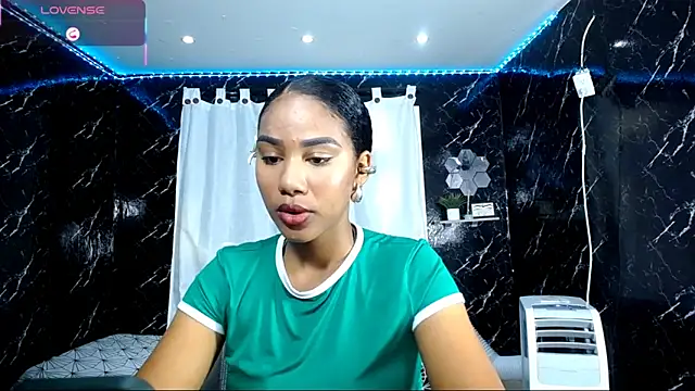 Snapshot of Hillary_queen chatting on September 20, 12:43 pm Hillary queen online show from September 20, 12:43 pm