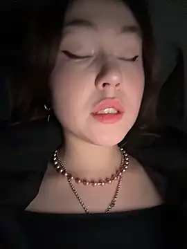 Snapshot of Peachy_Dream chatting on February 7, 6:05 pm Peachy Dream online show from February 7, 6:05 pm