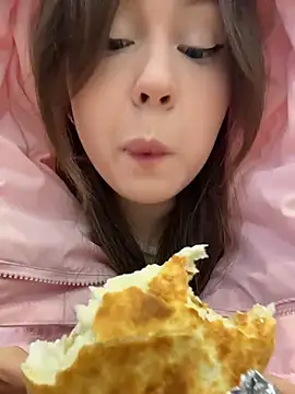 Snapshot of Peachy_Dream chatting on January 9, 1:40 pm Peachy Dream online show from January 9, 1:40 pm