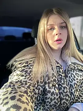 Love Bri online show from March 22, 5:17 am